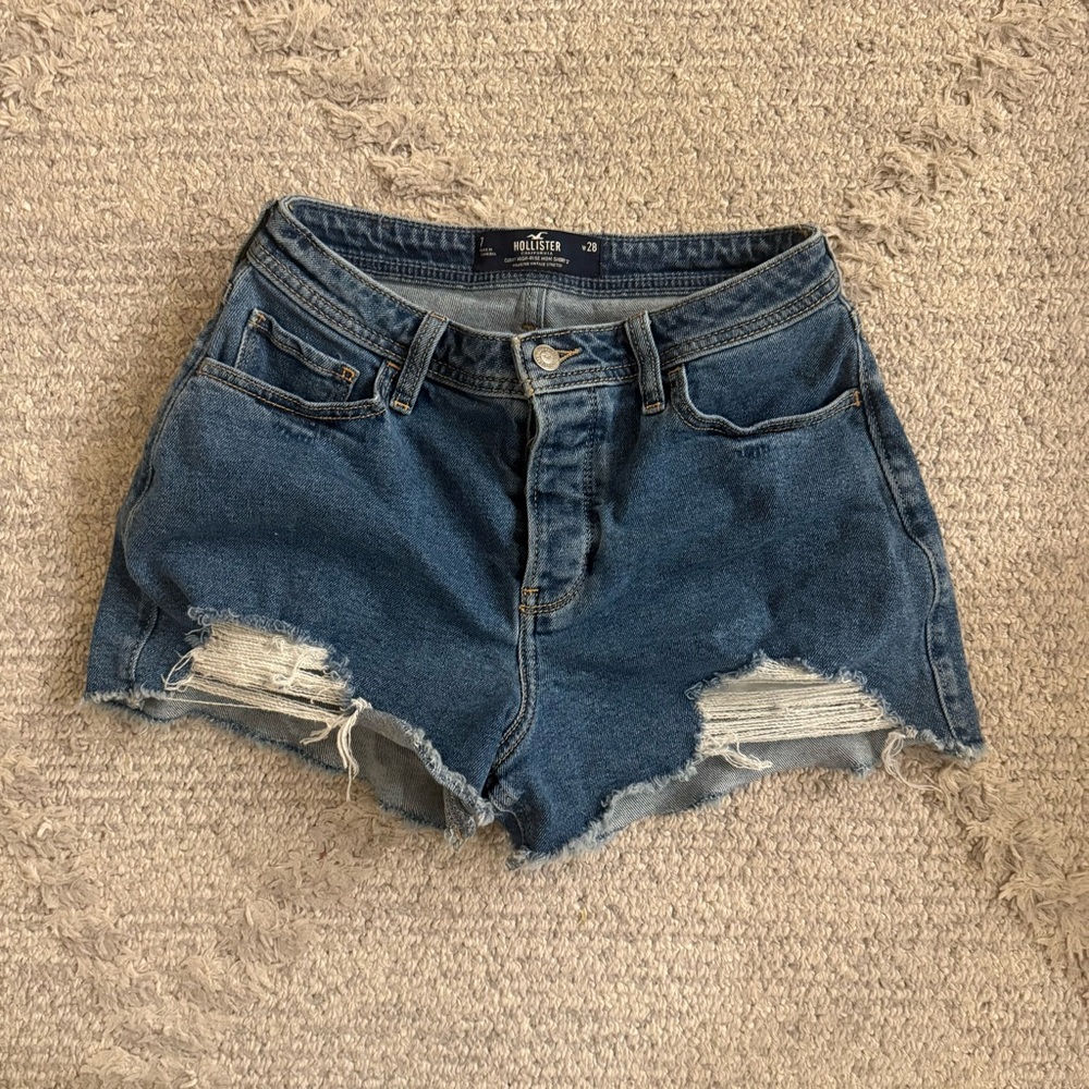 Hollister curvy high rise dark wash mom short 3”